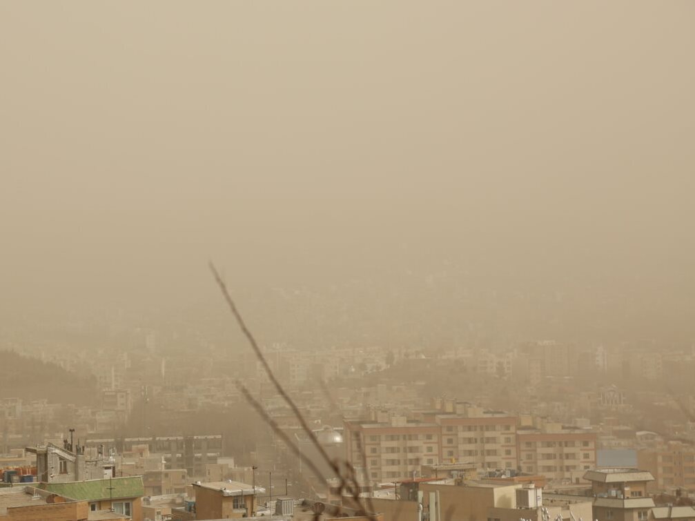 هوای اراک در وضعیت بنفش قرار گرفت هوای اراک در وضعیت بنفش قرار گرفت