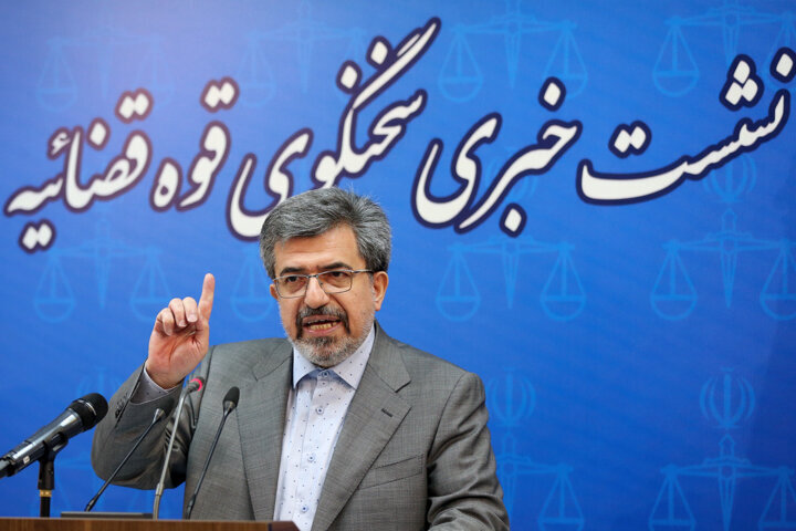 واکنش سخنگوی قوه قضاییه به اظهارات معاون دادستان مشهد درمورد برخورد با بدحجابی: مواضع کلی قوه قضائیه یا از ناحیه ریاست قوه بیان میشود یا سخنگو واکنش سخنگوی قوه قضاییه به اظهارات معاون دادستان مشهد درمورد برخورد با بدحجابی: مواضع کلی قوه قضائیه یا از ناحیه ریاست قوه بیان میشود یا سخنگو