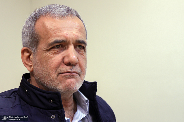 مسعود پزشکیان: کاری که تندروها در توهین به سید حسن خمینی می&zwnj;کنند نه انسانی، نه اسلامی، نه قانونی است/ با رفتن وزرا مشکل حل نخواهد شد/ کسانی در گذشته در مورد برجام موضع گرفته بودند چرا امروز موضع نمی&zwnj;گیرند؟