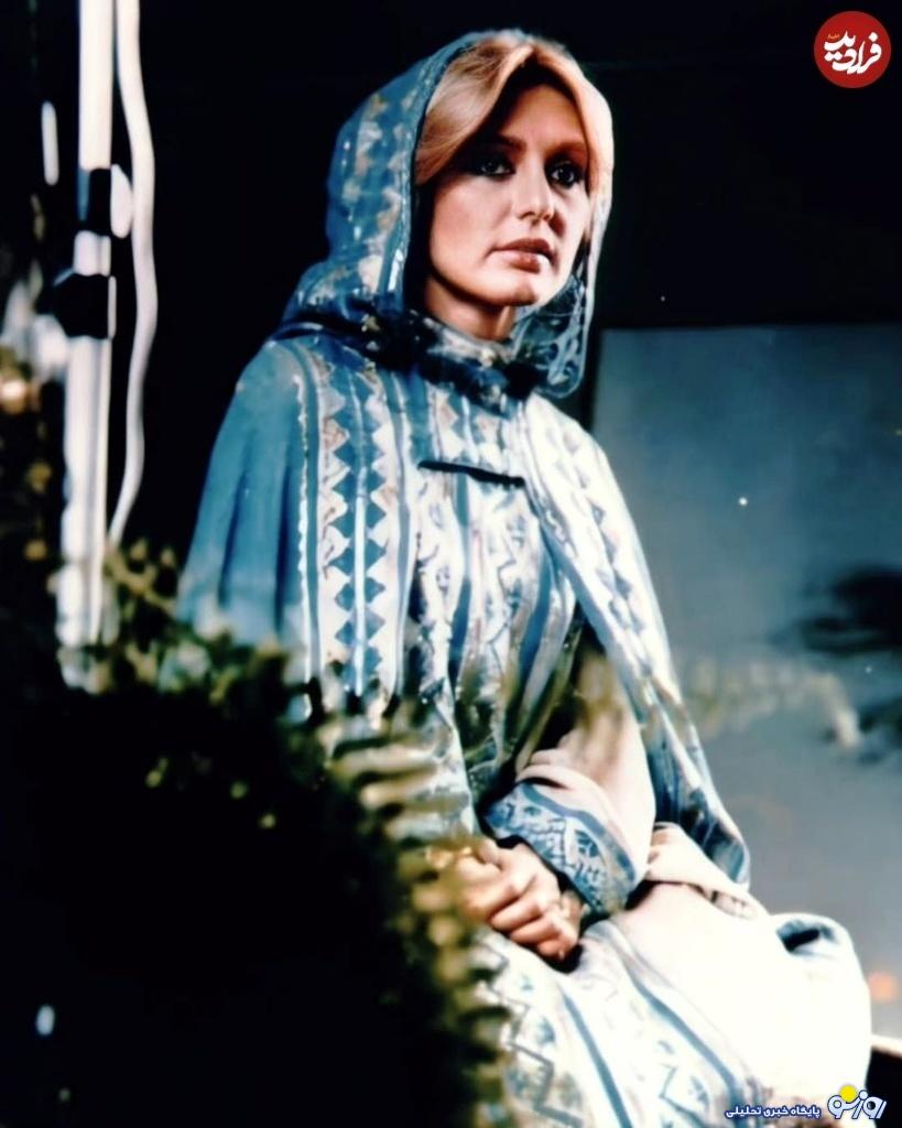 عکس/ تیپ اروپایی گوگوش با شنل مخمل ۴۶ سال پیش عکس/ تیپ اروپایی گوگوش با شنل مخمل ۴۶ سال پیش