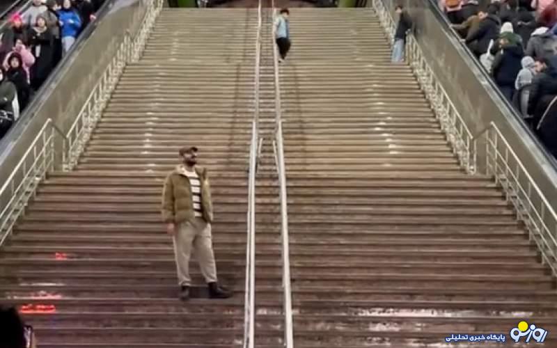 خوانندهای که در مترو خواند بازداشت شد! خوانندهای که در مترو خواند بازداشت شد!