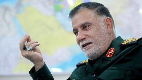 رهبری بر پیکر شهید نیلفروشان نماز میخوانند