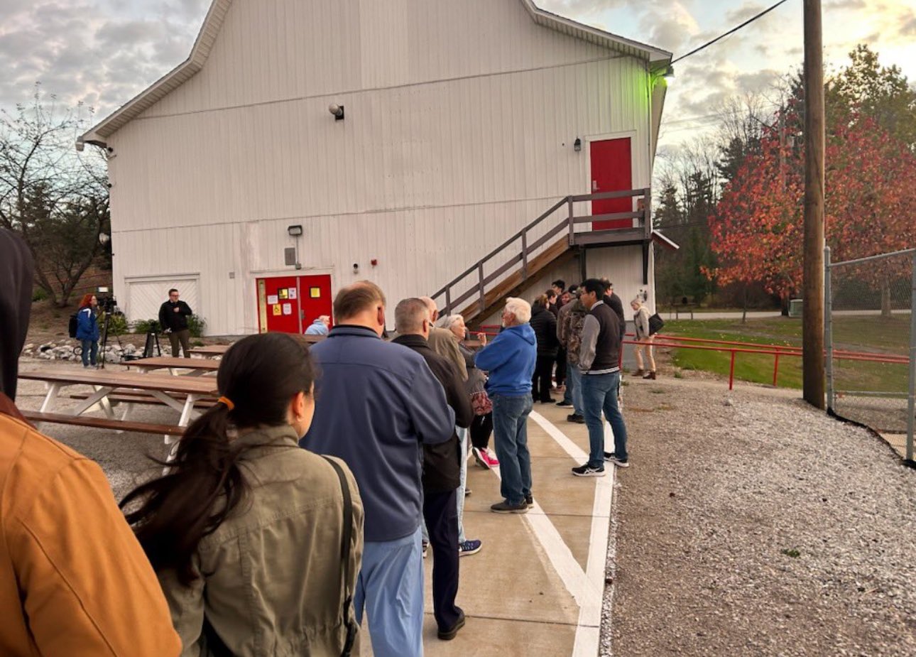 صف طولانی آمریکاییها برای شرکت در انتخابات